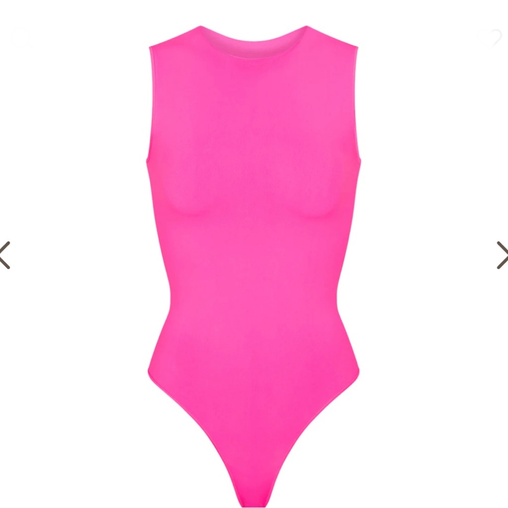 Skims ESSENTIAL CREW NECK SLEEVELESS BODYSUIT | PINK HIGHLIGHTER